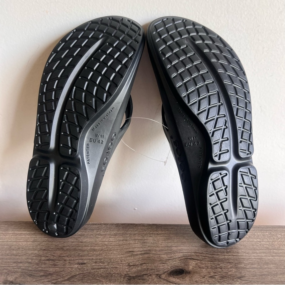 Oofos OOLaLa Women's Black Recovery Sandal Size 11 - Picture 6 of 7